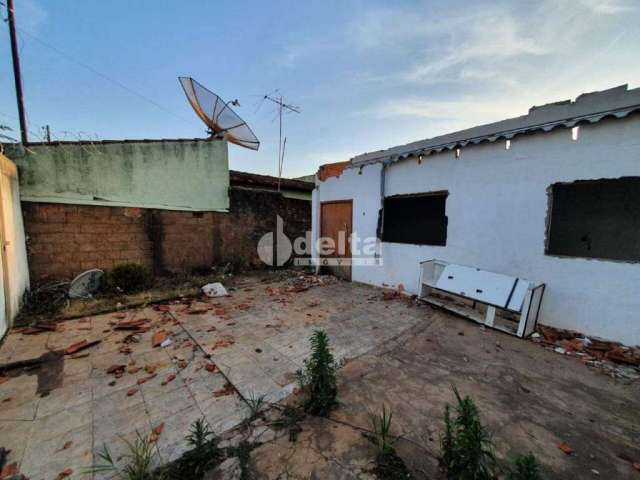 Casa à venda, 3 quartos, 1 suíte, Segismundo Pereira - Uberlândia/MG