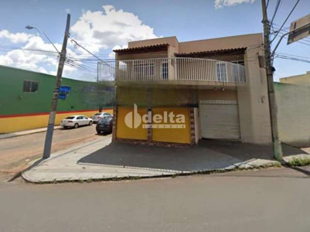 Casa Comercial à venda, 3 quartos, 1 suíte, 2 vagas, Custódio Pereira - Uberlândia/MG