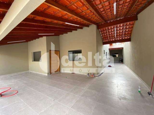 Casa à venda, 3 quartos, 1 suíte, 4 vagas, Laranjeiras - Uberlândia/MG