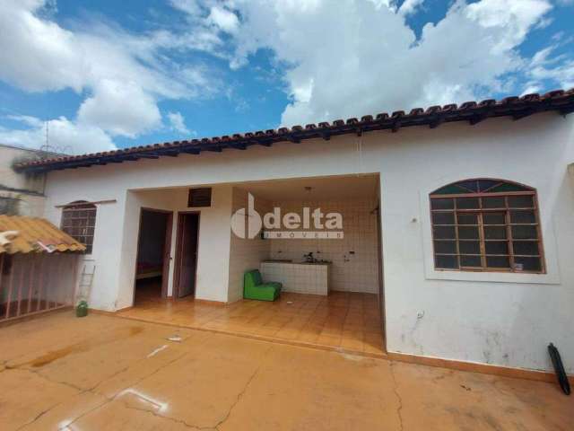 Casa para aluguel, 3 quartos, 1 suíte, 2 vagas, Brasil - Uberlândia/MG