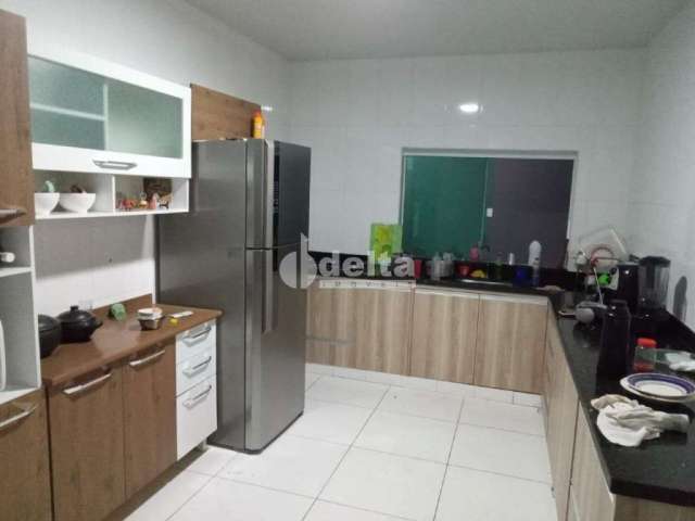 Casa à venda, 2 quartos, 1 suíte, 3 vagas, Jardim Brasília - Uberlândia/MG