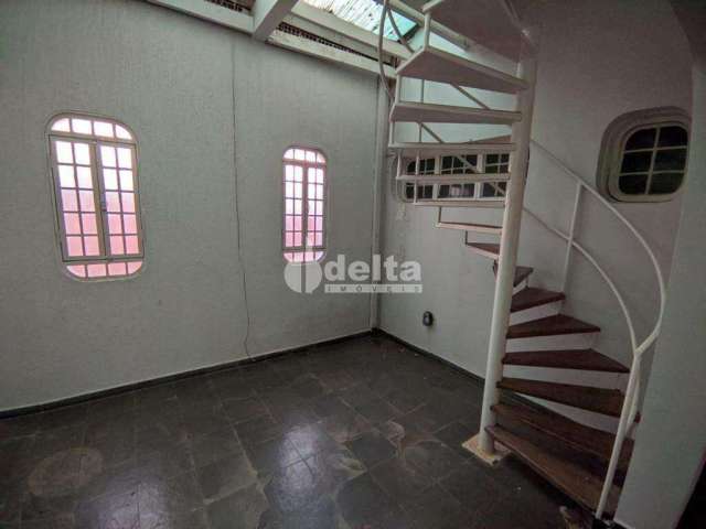 Casa à venda, 3 quartos, 1 suíte, 4 vagas, Vigilato Pereira - Uberlândia/MG