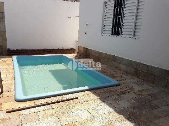 Casa à venda, 3 quartos, 1 suíte, 2 vagas, Custódio Pereira - Uberlândia/MG