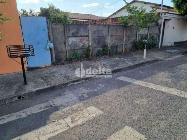 Excelente terreno no Bairro Santa Mônica, para residência ou comércio