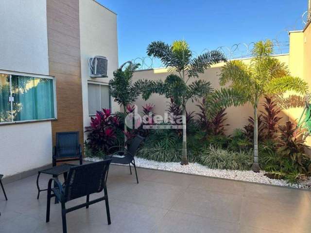 Casa à venda, 3 quartos, 1 suíte, 2 vagas, Dona Zulmira - Uberlândia/MG