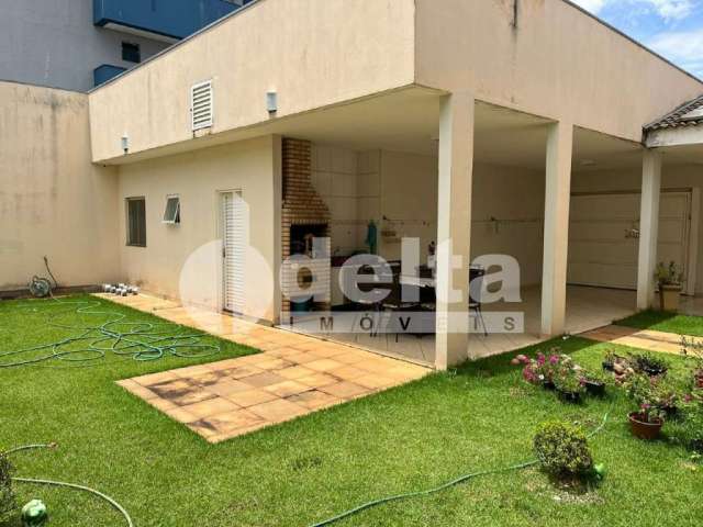 Casa Comercial à venda, 1 quarto, 2 vagas, Chácaras Tubalina E Quartel - Uberlândia/MG