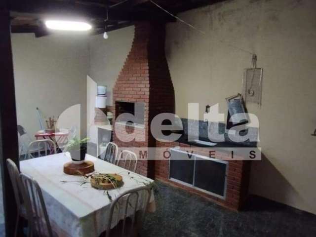 Casa à venda, 4 quartos, 3 suítes, 2 vagas, Presidente Roosevelt - Uberlândia/MG