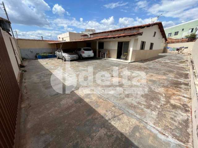 Casa à venda, 4 quartos, 2 suítes, 2 vagas, Tubalina - Uberlândia/MG