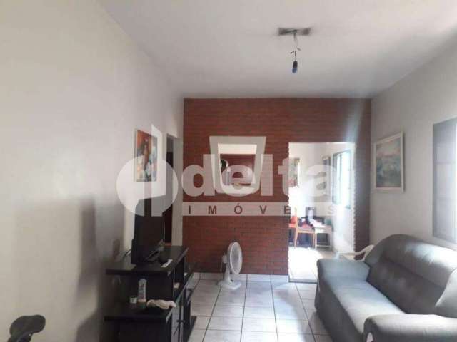 Casa à venda, 3 quartos, 2 vagas, Saraiva - Uberlândia/MG