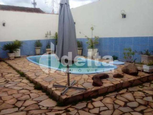 Casa à venda, 2 quartos, 1 suíte, 6 vagas, Tibery - Uberlândia/MG