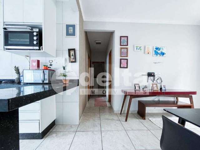 Apartamento à venda, 3 quartos, 1 suíte, 2 vagas, Jardim Holanda - Uberlândia/MG