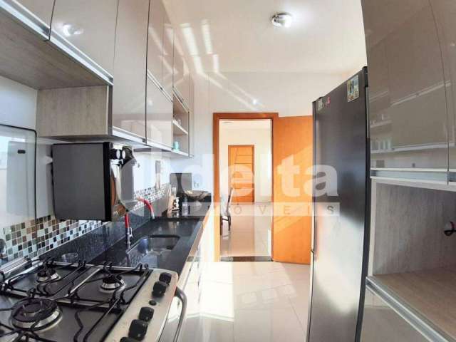 Apartamento à venda, 3 quartos, 1 suíte, 2 vagas, Alto Umuarama - Uberlândia/MG