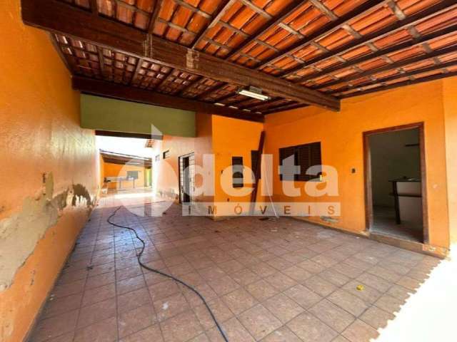 Casa à venda, 4 quartos, 1 suíte, 5 vagas, Carajás - Uberlândia/MG