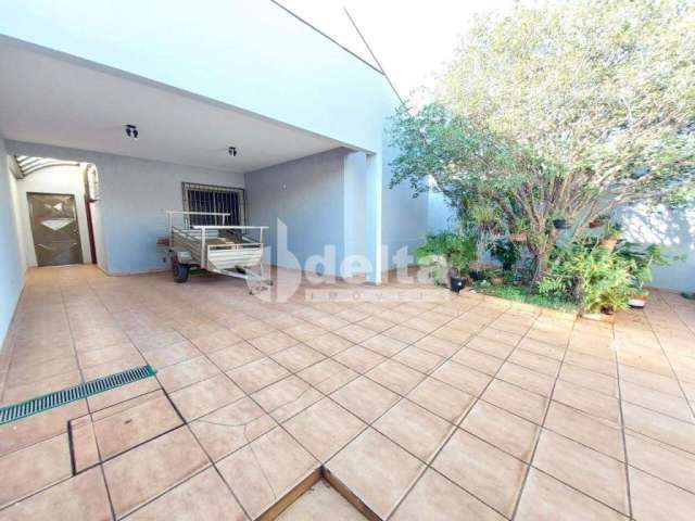 Casa à venda, 3 quartos, 1 suíte, 4 vagas, Vigilato Pereira - Uberlândia/MG