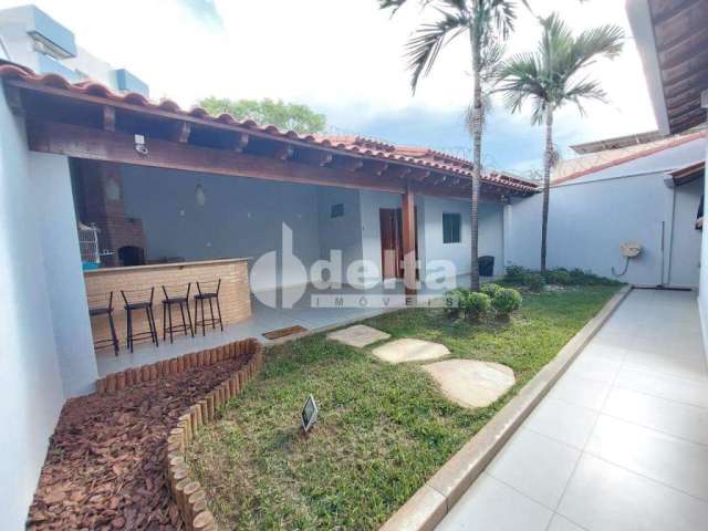 Casa à venda, 3 quartos, 1 suíte, 2 vagas, Chácaras Tubalina E Quartel - Uberlândia/MG