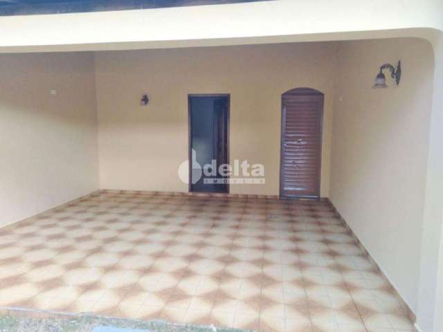 Casa para aluguel, 3 quartos, 1 suíte, 2 vagas, Santa Mônica - Uberlândia/MG