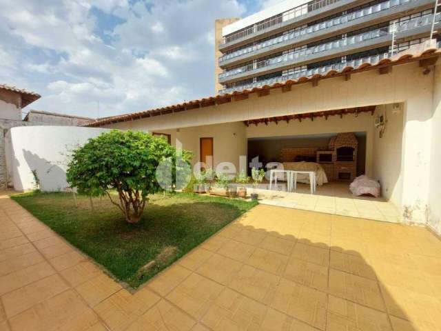 Casa localizada em área privilegiada