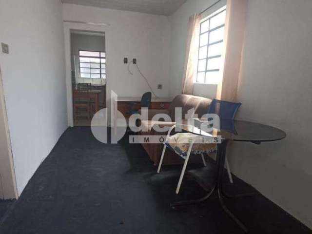 Casa para aluguel, 3 quartos, 2 vagas, Centro - Uberlândia/MG