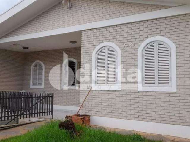 Casa para aluguel, 4 quartos, 1 suíte, 3 vagas, Fundinho - Uberlândia/MG