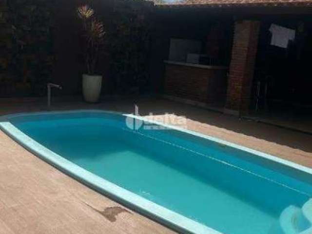 Casa à venda, 3 quartos, 1 suíte, 2 vagas, São Jorge - Uberlândia/MG