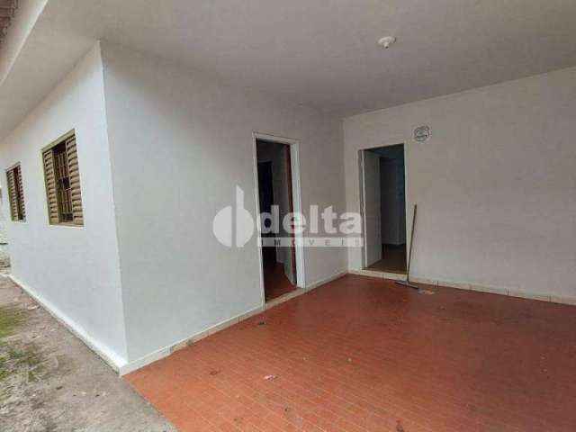 Casa para aluguel, 3 quartos, 1 suíte, 1 vaga, Santa Mônica - Uberlândia/MG