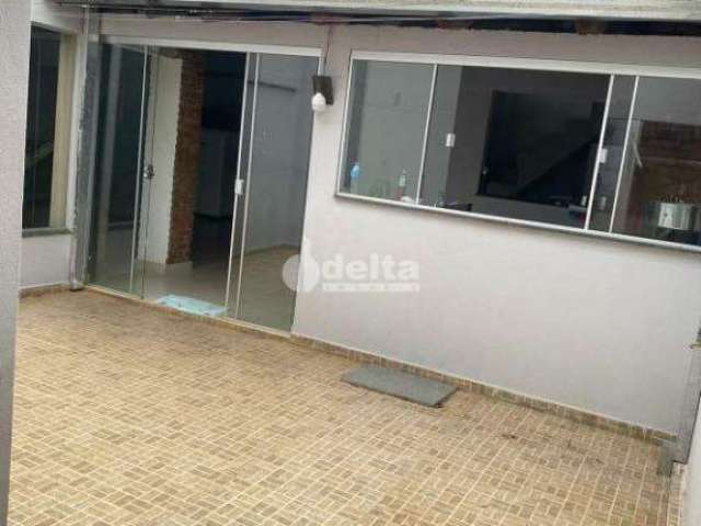 Casa à venda, 2 quartos, 1 suíte, 5 vagas, Luizote de Freitas - Uberlândia/MG