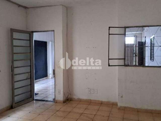 Casa à venda, 4 quartos, 1 suíte, 4 vagas, Segismundo Pereira - Uberlândia/MG