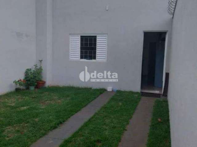 Casa à venda, 2 quartos, 1 suíte, 2 vagas, Granada - Uberlândia/MG