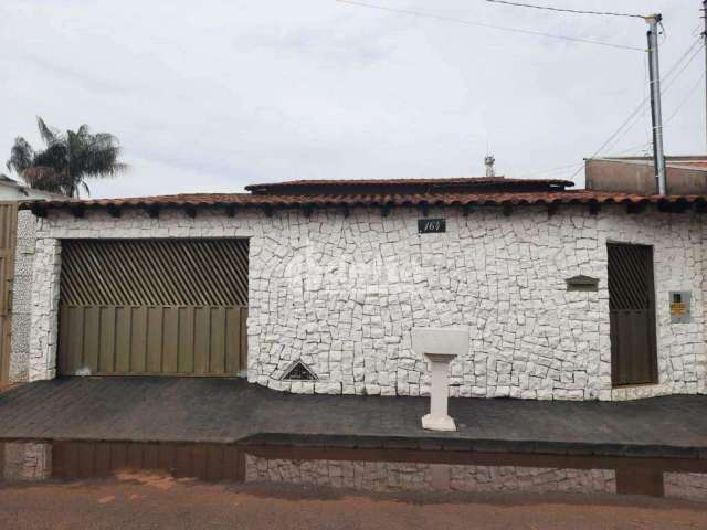 Casa à venda, 4 quartos, 1 suíte, 5 vagas, Morumbi - Uberlândia/MG