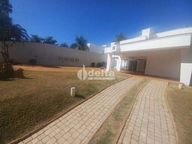 Casa Comercial para aluguel, 3 quartos, 3 suítes, 4 vagas, Morada da Colina - Uberlândia/MG