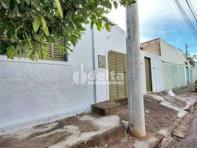 Casa à venda, 5 quartos, 1 suíte, 2 vagas, Nossa Senhora das Graças - Uberlândia/MG