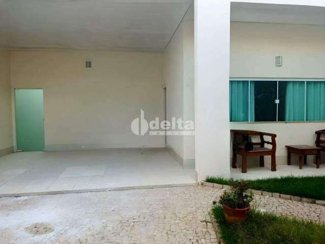 Casa para aluguel, 3 quartos, 3 suítes, 3 vagas, Vigilato Pereira - Uberlândia/MG