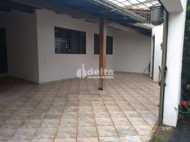 Casa à venda, 3 quartos, 1 suíte, 2 vagas, Dona Zulmira - Uberlândia/MG