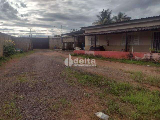 Casa Comercial à venda, 2 quartos, 2 vagas, Tubalina - Uberlândia/MG