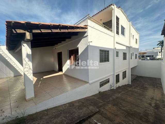 Casa à venda, 5 quartos, 1 suíte, 5 vagas, Bom Jesus - Uberlândia/MG