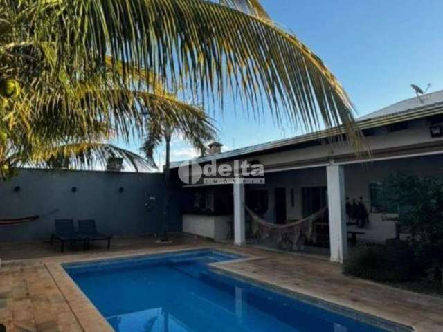 Casa para aluguel, 3 quartos, 1 suíte, 4 vagas, Cidade Jardim - Uberlândia/MG