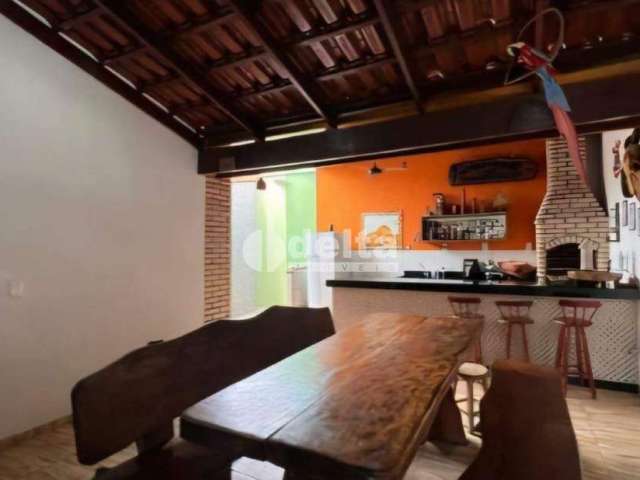 Casa à venda, 3 quartos, 1 suíte, 3 vagas, Santa Rosa - Uberlândia/MG