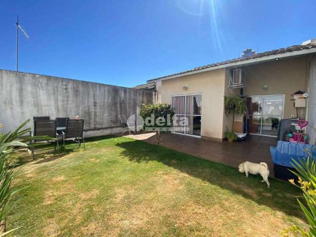 Casa em condomínio à venda, 2 quartos, 2 vagas, Pacaembu - Uberlândia/MG