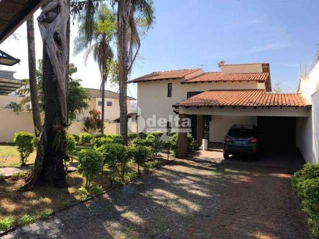 Casa à venda, 4 quartos, 1 suíte, Cidade Jardim - Uberlândia/MG