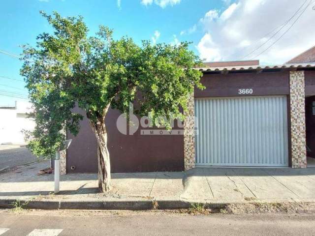 Casa à venda, 3 quartos, 1 suíte, 2 vagas, Custódio Pereira - Uberlândia/MG