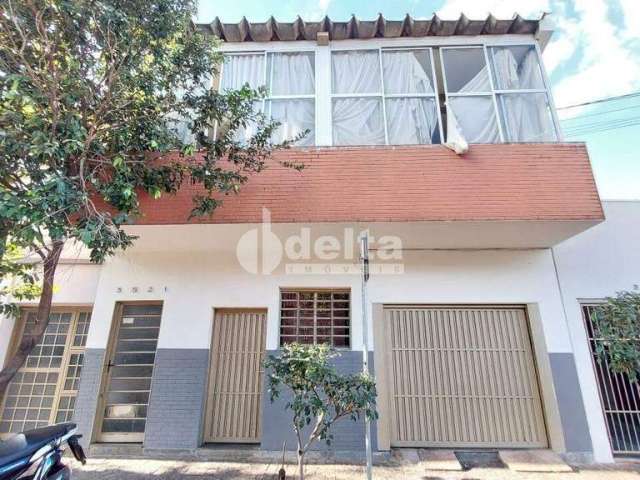 Casa de Colônia à venda, 3 quartos, 1 suíte, 1 vaga, Custódio Pereira - Uberlândia/MG