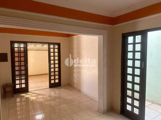 Casa à venda, 4 quartos, 2 suítes, 3 vagas, Planalto - Uberlândia/MG