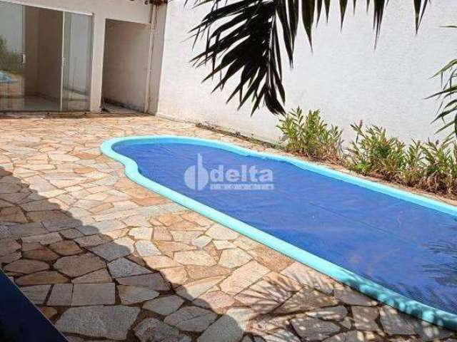 Casa Excepcional com Piscina e Área Gourmet no Bairro D. Zulmira