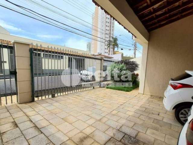 Casa à venda, 4 quartos, 1 suíte, 6 vagas, Lidice - Uberlândia/MG