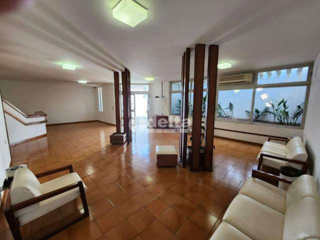 Casa Comercial à venda, 2 vagas, Centro - Uberlândia/MG