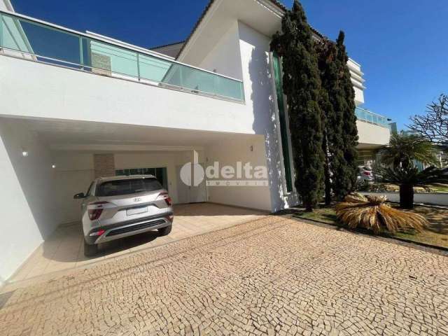 Casa em condomínio para aluguel, 3 quartos, 3 suítes, 4 vagas, Jardim Inconfidência - Uberlândia/MG