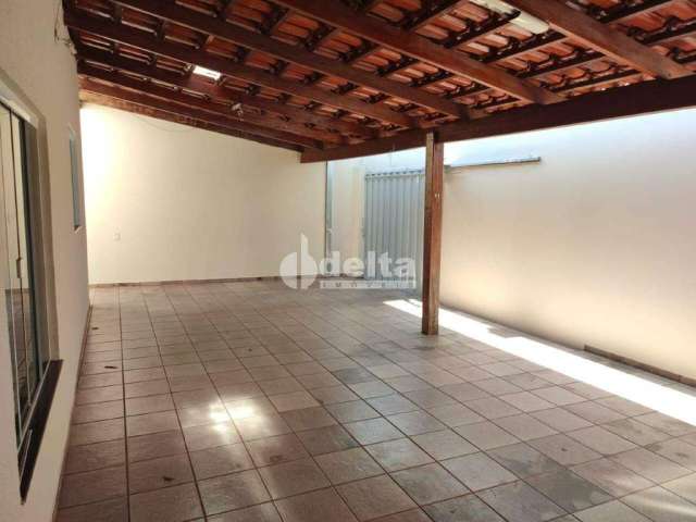 Casa à venda, 3 quartos, 1 suíte, 2 vagas, Santa Luzia - Uberlândia/MG