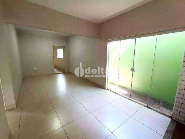 Casa para aluguel, 3 quartos, 2 suítes, 3 vagas, Nossa Senhora Aparecida - Uberlândia/MG