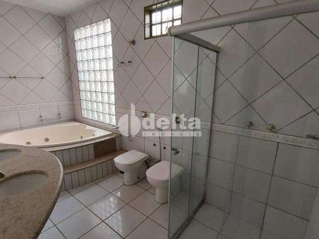 Casa para aluguel, 4 quartos, 3 suítes, Jardim Patrícia - Uberlândia/MG