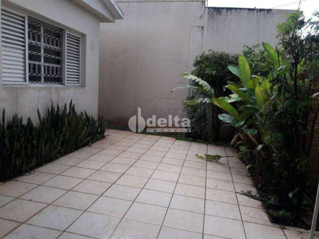 Casa para aluguel, 3 quartos, 1 suíte, 2 vagas, Jardim Patrícia - Uberlândia/MG